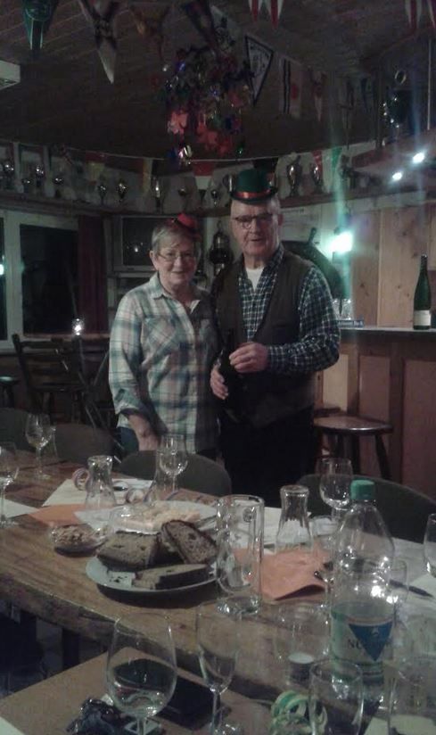 Weinprobe an Karneval – kostümiert versteht sich