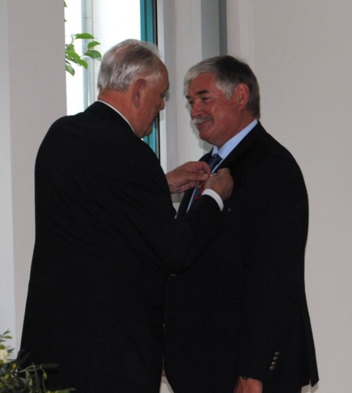 Theo Nüsing erhält das Bundesverdienstkreuz